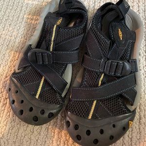 Keen sandal, GUC. Vibrant soles.